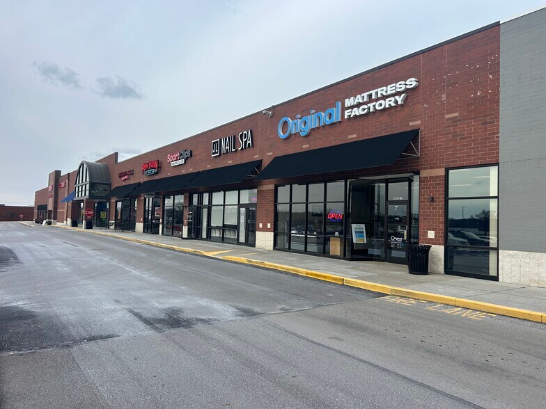 3737-3767 W Market St, Akron, OH à louer - Photo du bâtiment - Image 2 de 5