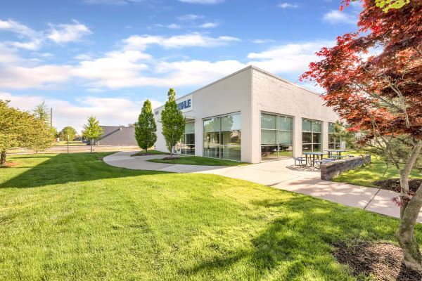 Daley Drive Campus portefeuille de 3 propriétés à vendre sur LoopNet.ca - Photo du bâtiment - Image 3 de 6