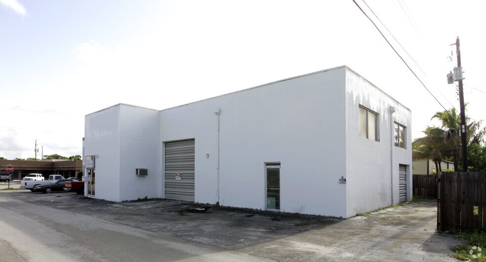 5888 Johnson St, Hollywood, FL à louer - Photo du bâtiment - Image 3 de 4