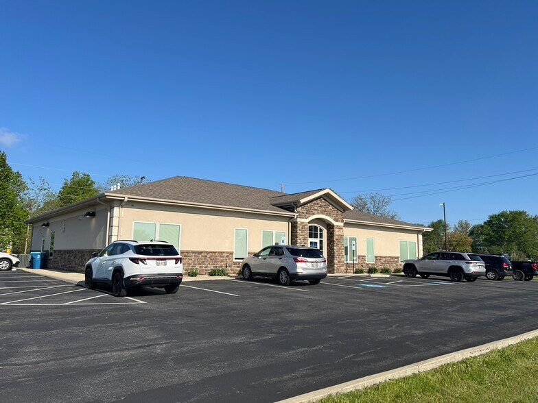 2006 East Harbor Rd, Port Clinton, OH à vendre - Photo du bâtiment - Image 2 de 7