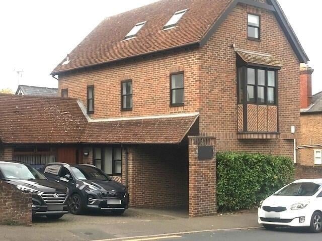 1 Wathen Rd, Dorking à vendre - Photo du bâtiment - Image 1 de 8