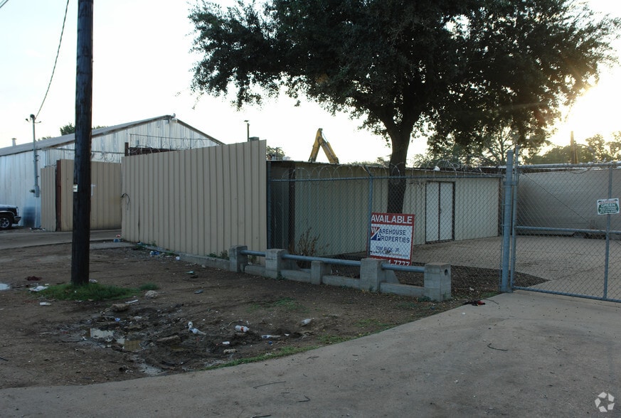 1100-1104 Rock Island St, Dallas, TX for lease - Building Photo - Image 2 of 3