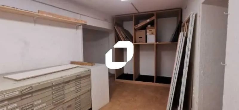 Retail in Paris for lease - Interior Photo - Image 2 of 8