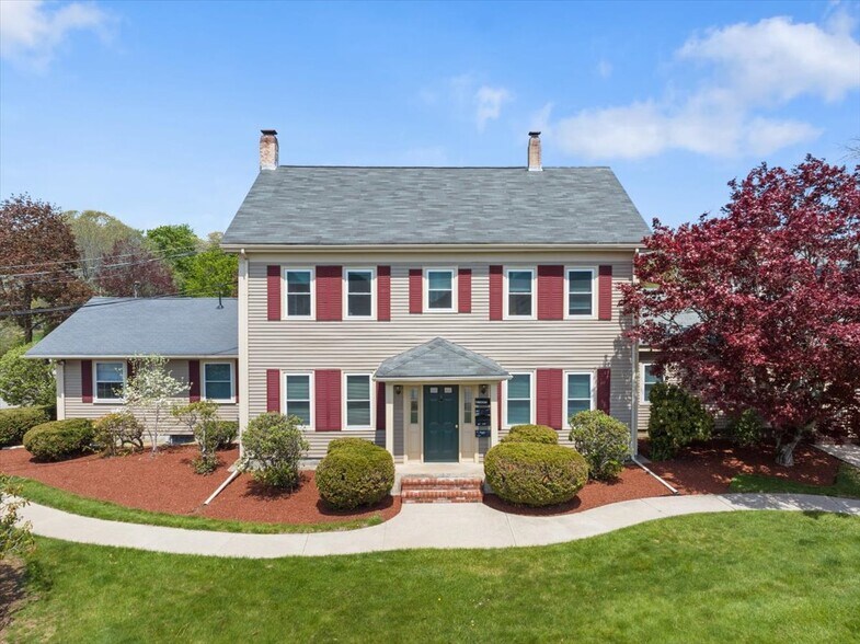 693 E Central St, Franklin, MA à vendre - Photo du bâtiment - Image 2 de 33