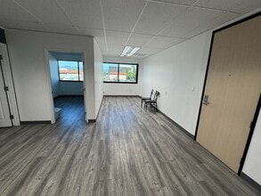 18345 Ventura Blvd, Tarzana, CA for lease Interior Photo- Image 1 of 7