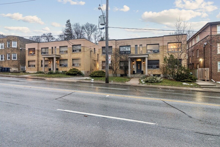 Bathurst Street Multifamily portefeuille de 2 propriétés à vendre sur LoopNet.ca - Photo du bâtiment - Image 2 de 6