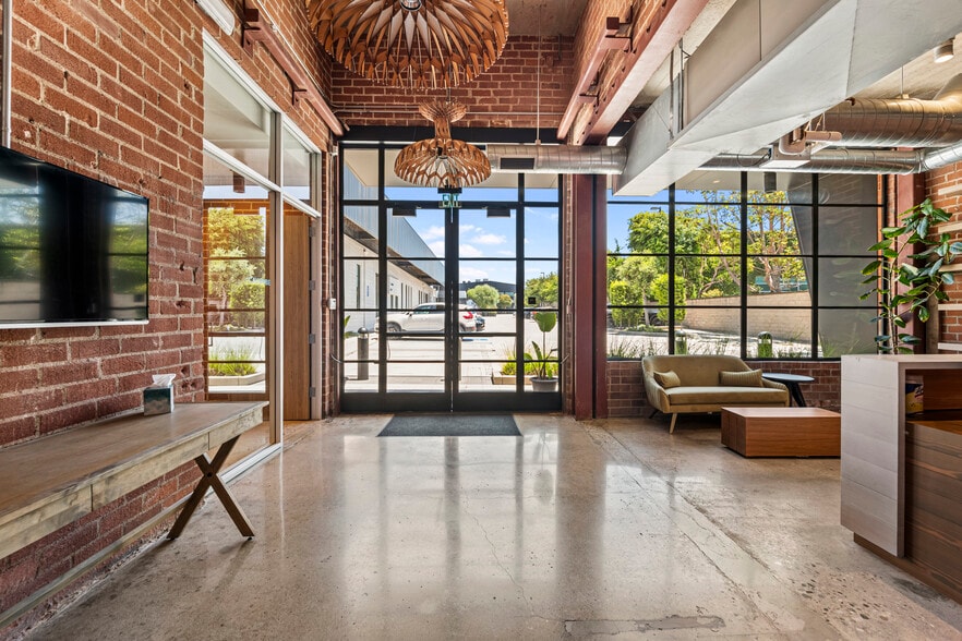 4094 Glencoe Ave, Marina Del Rey, CA for lease - Building Photo - Image 2 of 14