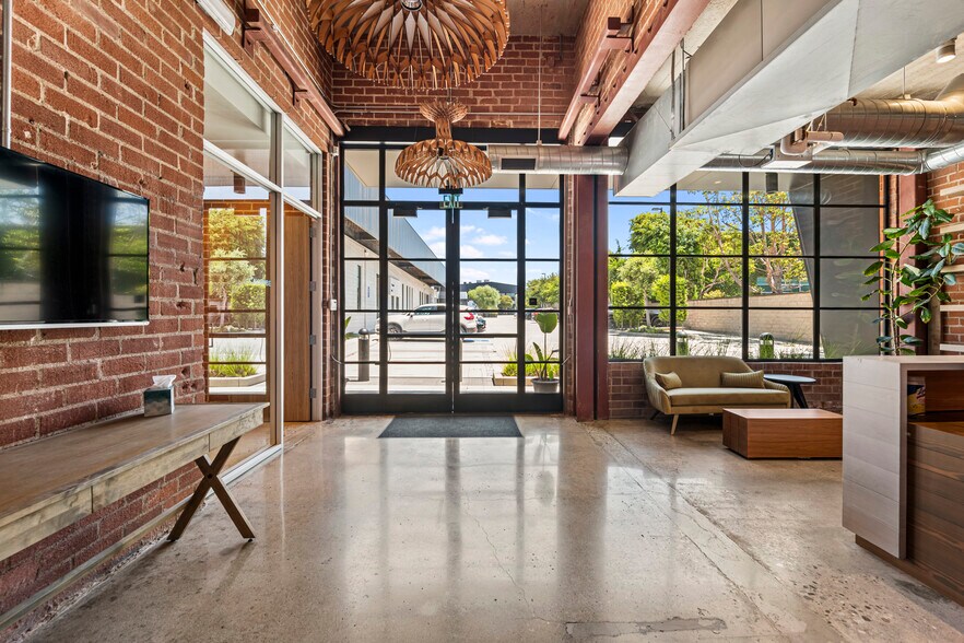4094 Glencoe Ave, Marina del Rey, CA à louer - Photo du bâtiment - Image 2 de 14