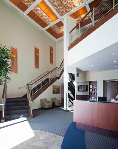 2560 Teller Rd, Thousand Oaks, CA à louer - Hall d’entrée - Image 2 de 10