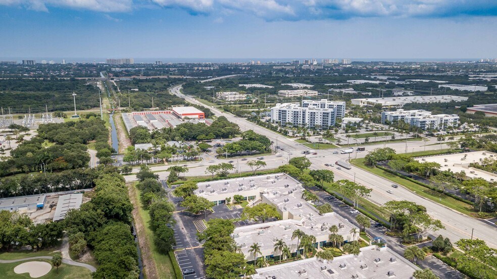 901-925 Clint Moore Rd, Boca Raton, FL à louer - Photo du bâtiment - Image 3 de 22
