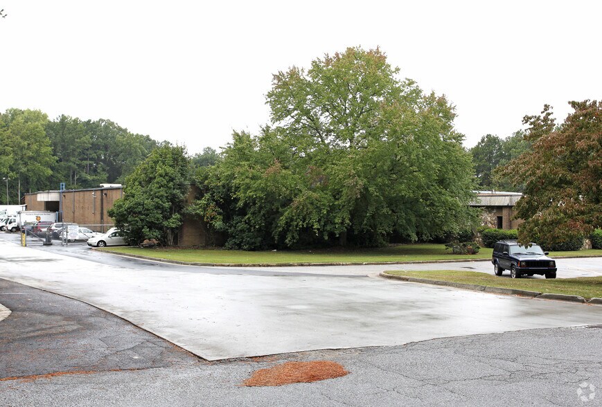 4070 Shirley Dr SW, Atlanta, GA à vendre - Photo du bâtiment - Image 2 de 12