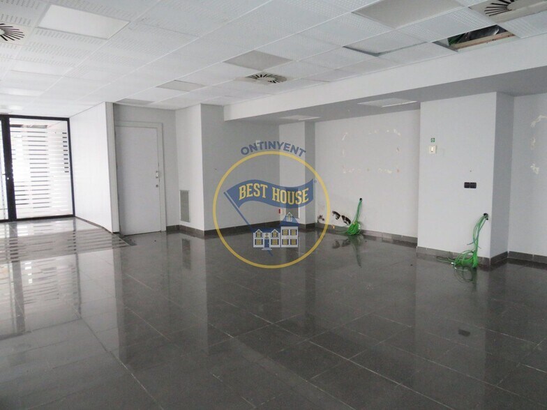 Retail in València for lease - Building Photo - Image 2 of 4