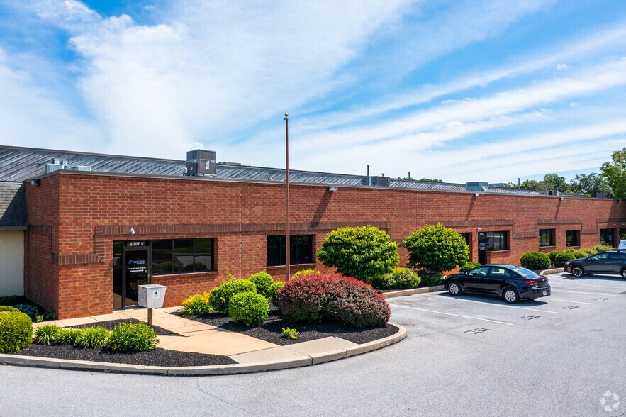 208-210 Carter Dr, West Chester, PA à louer - Photo du bâtiment - Image 1 de 8