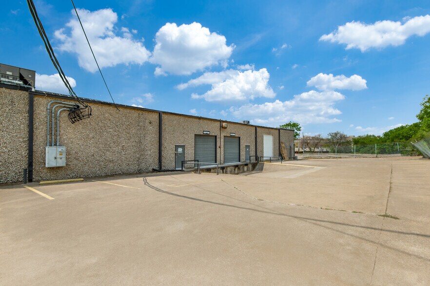 1467-1471 Prudential Dr, Dallas, TX à vendre - Photo du bâtiment - Image 3 de 11