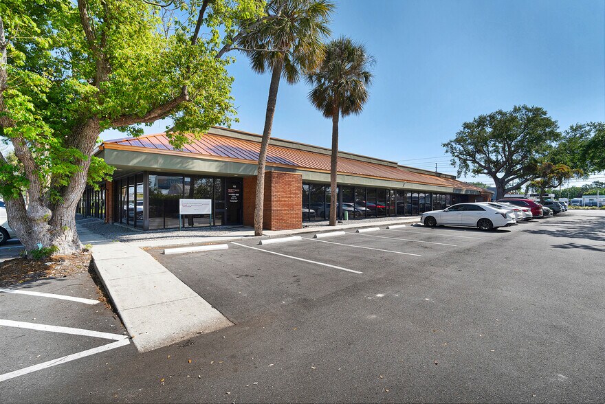 5666 Seminole Blvd, Seminole, FL à vendre - Photo du bâtiment - Image 2 de 44