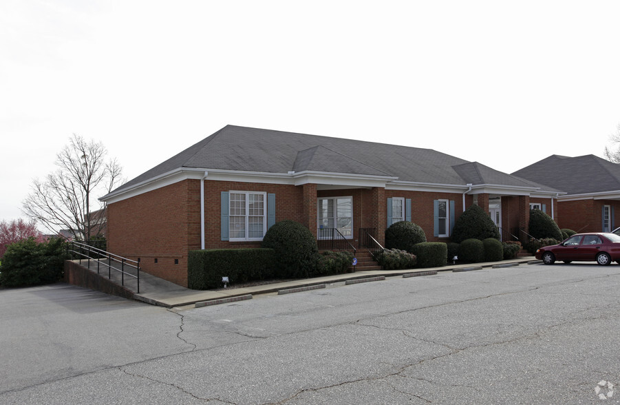 877 NE Main St, Simpsonville, SC for sale - Primary Photo - Image 1 of 1