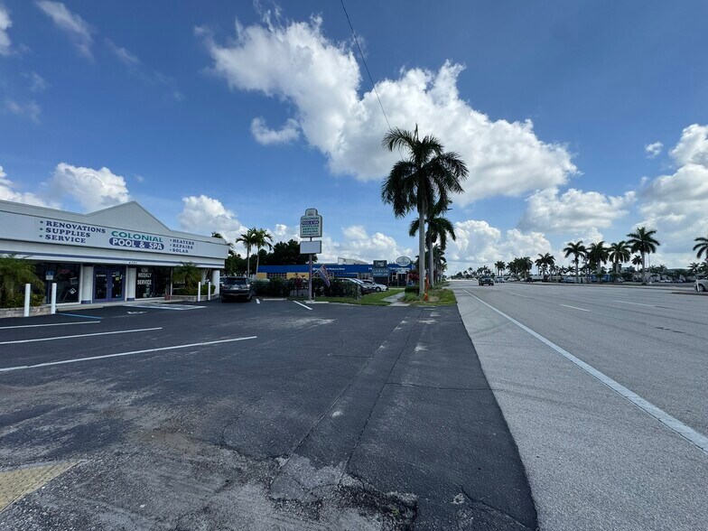 4290 S Cleveland Ave, Fort Myers, FL à vendre - Photo du bâtiment - Image 2 de 8