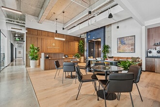 600 S Tryon St, Charlotte, NC à louer Photo intérieure- Image 1 de 2