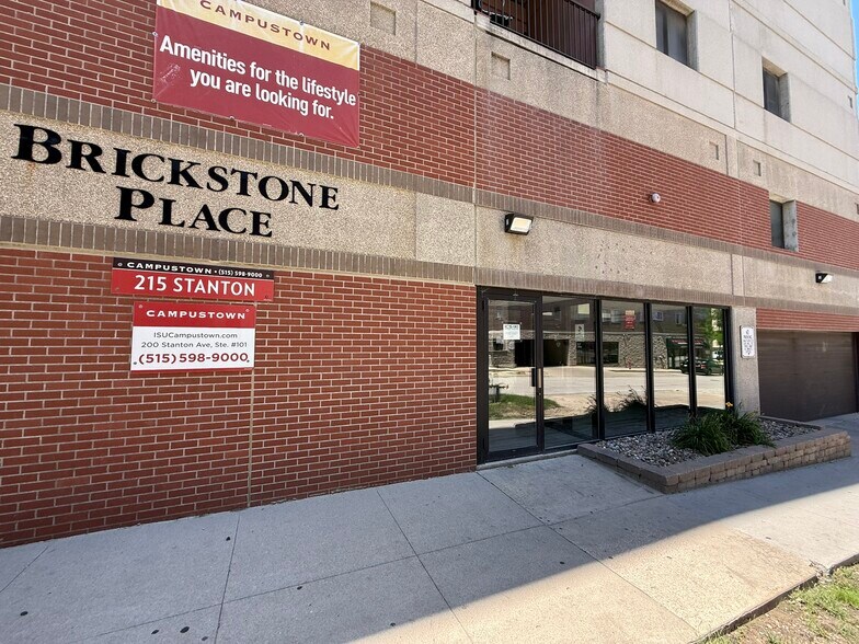 215 Stanton Ave, Ames, IA à louer - Photo du bâtiment - Image 2 de 6