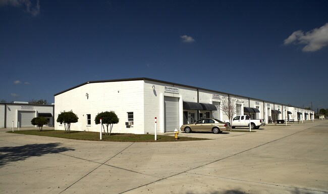 Plus de détails pour 8000-8016 118th Ave N, Largo, FL - Industriel à louer