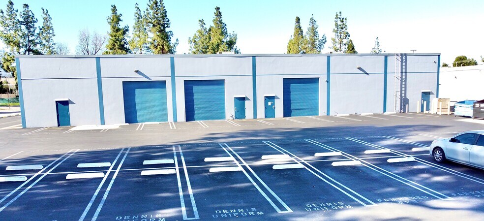 6430 Independence Ave, Woodland Hills, CA à louer - Photo du bâtiment - Image 3 de 6