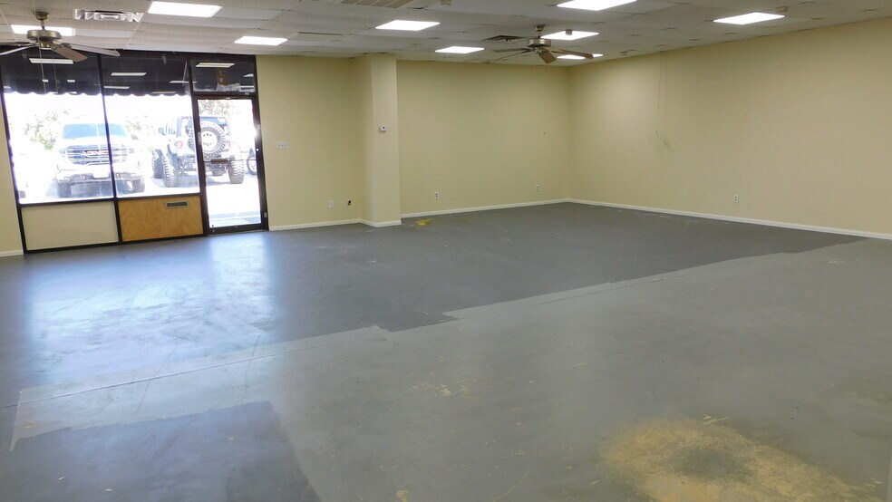 9339 Rosedale Hwy, Bakersfield, CA à louer - Photo du bâtiment - Image 3 de 4