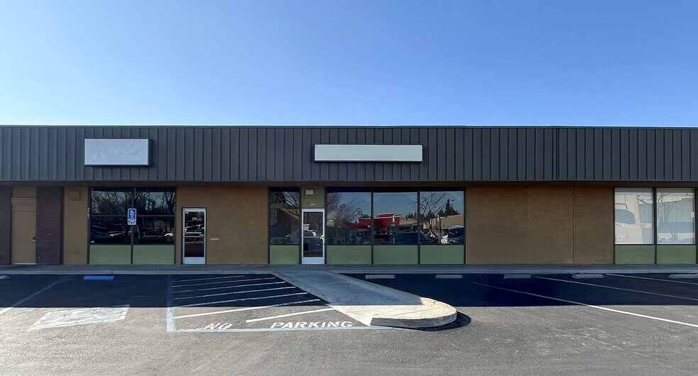 5763-5771 N 1st St, Fresno, CA à louer - Photo du bâtiment - Image 2 de 4