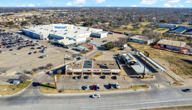 1517 N I-35, Bellmead, TX à louer - Photo du bâtiment - Image 2 de 3