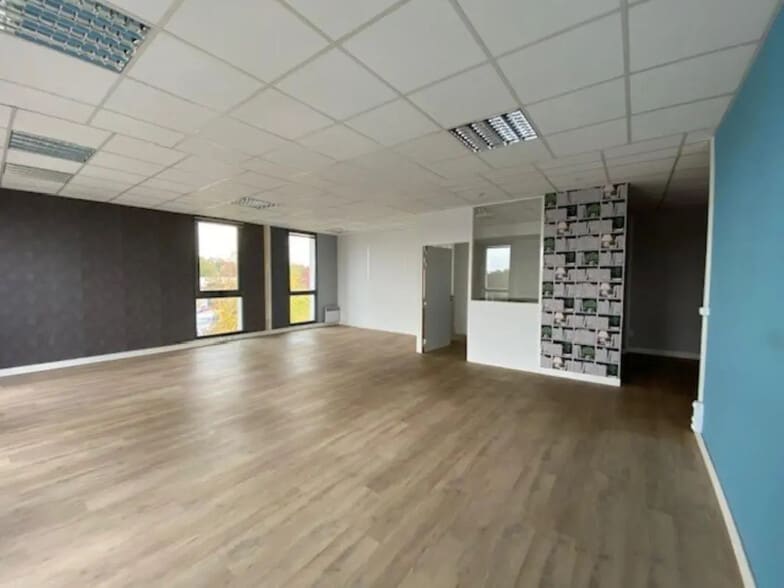 Office in Rennes for lease - Interior Photo - Image 3 of 9