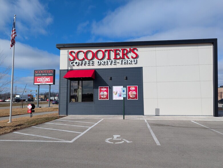 3626 W College Ave, Appleton, WI à vendre - Photo du bâtiment - Image 2 de 5