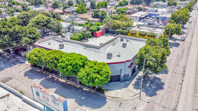 Plus de détails pour 702 W Holt Ave, Pomona, CA - Commerce de détail à vendre