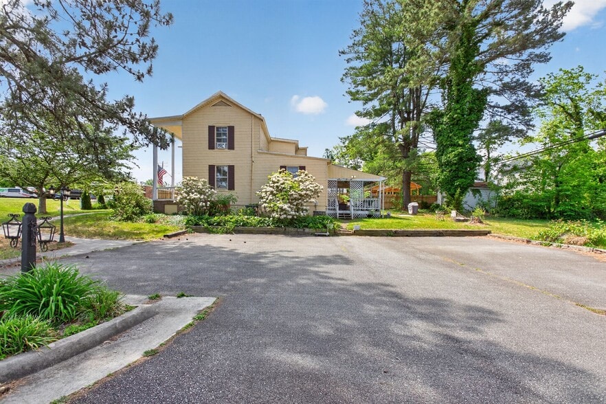605 Mineral Ave, Mineral, VA for sale - Building Photo - Image 3 of 25