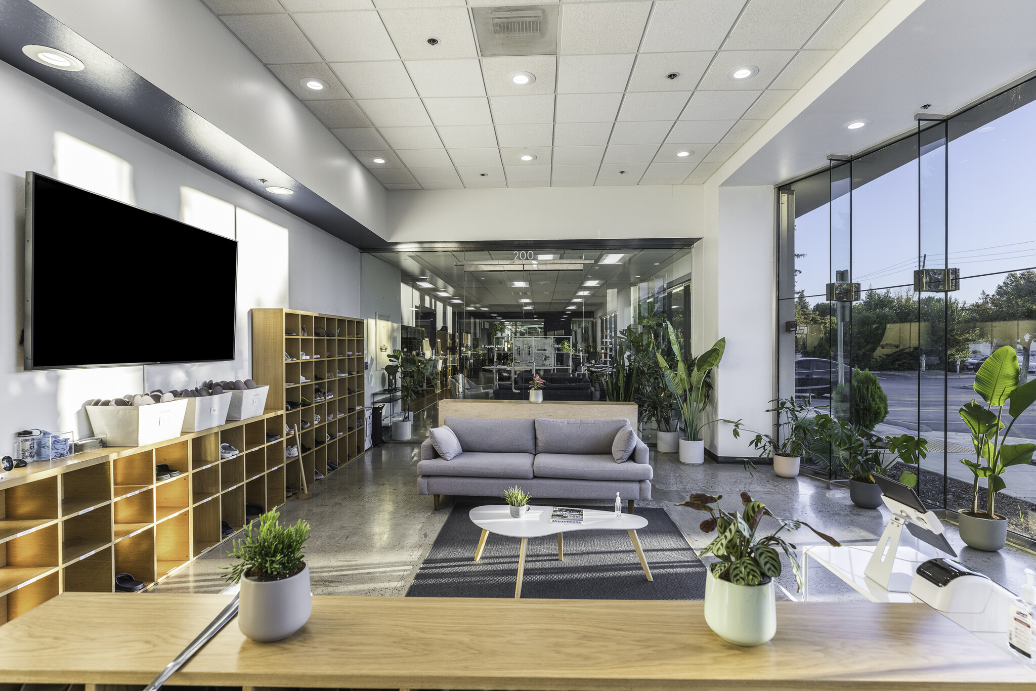 82 Pioneer Way, Mountain View, CA for lease Building Photo- Image 1 of 11