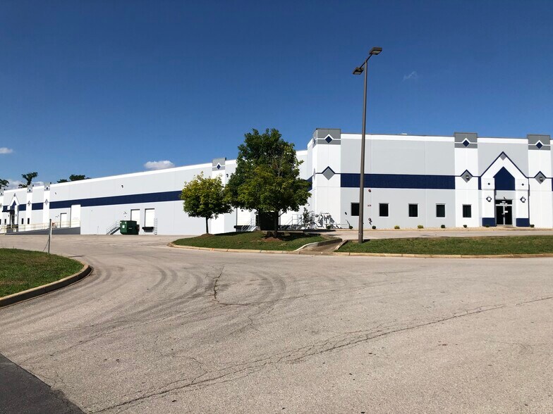 1904 Watterson Trl, Louisville, KY for lease - Building Photo - Image 1 of 5