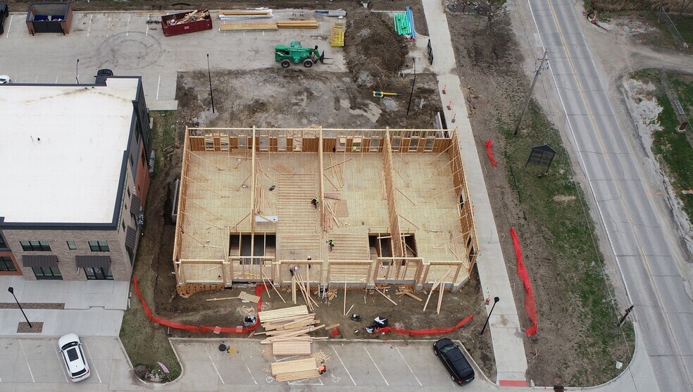 1103 44th Street Unit #103, Cumming, IA à vendre - Photo du bâtiment - Image 2 de 13