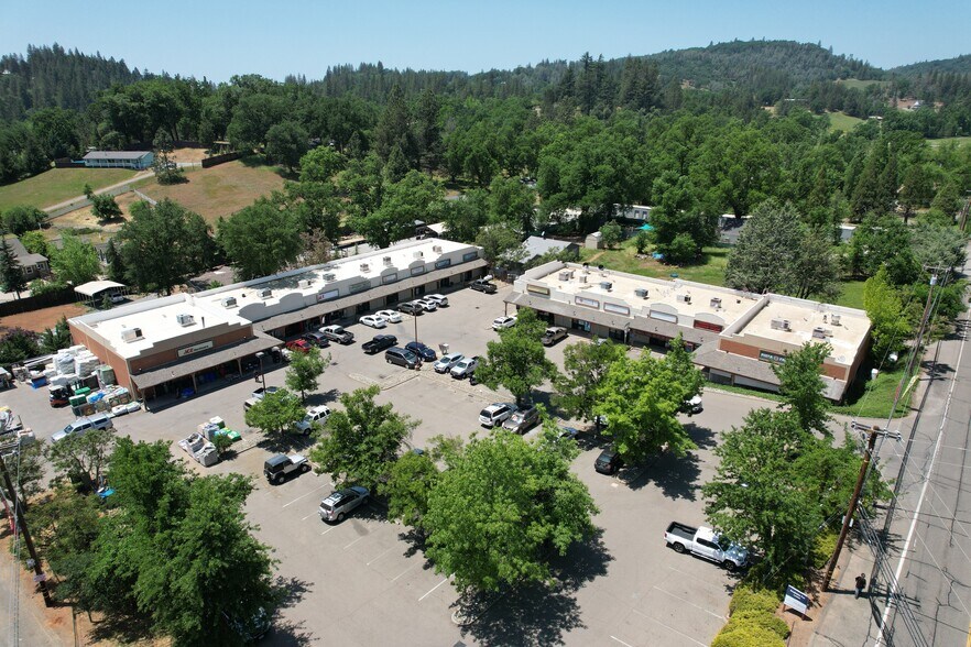 4570 Pleasant Valley Rd, Placerville, CA à louer - Photo du bâtiment - Image 2 de 10