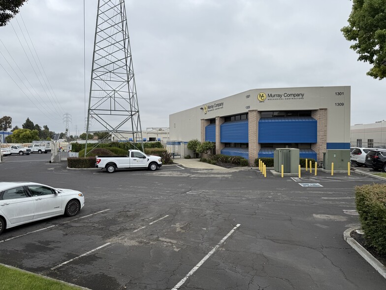 1301 Laurelwood Rd, Santa Clara, CA for lease - Building Photo - Image 1 of 14