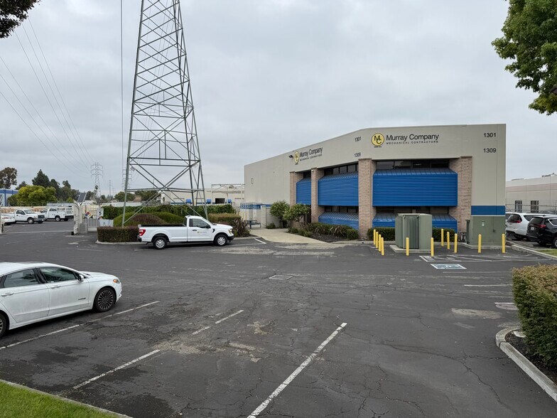 1301 Laurelwood Rd, Santa Clara, CA for lease - Primary Photo - Image 1 of 14