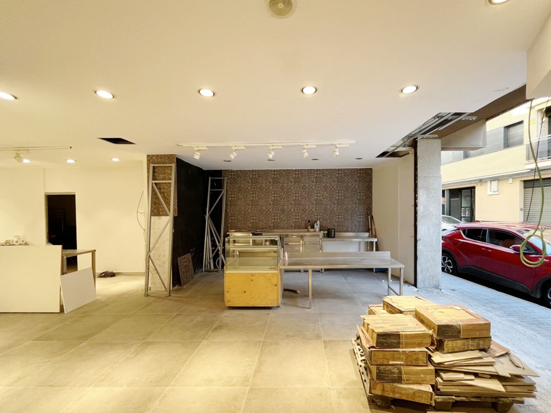 Retail in Manresa, Barcelona for lease Interior Photo- Image 1 of 10