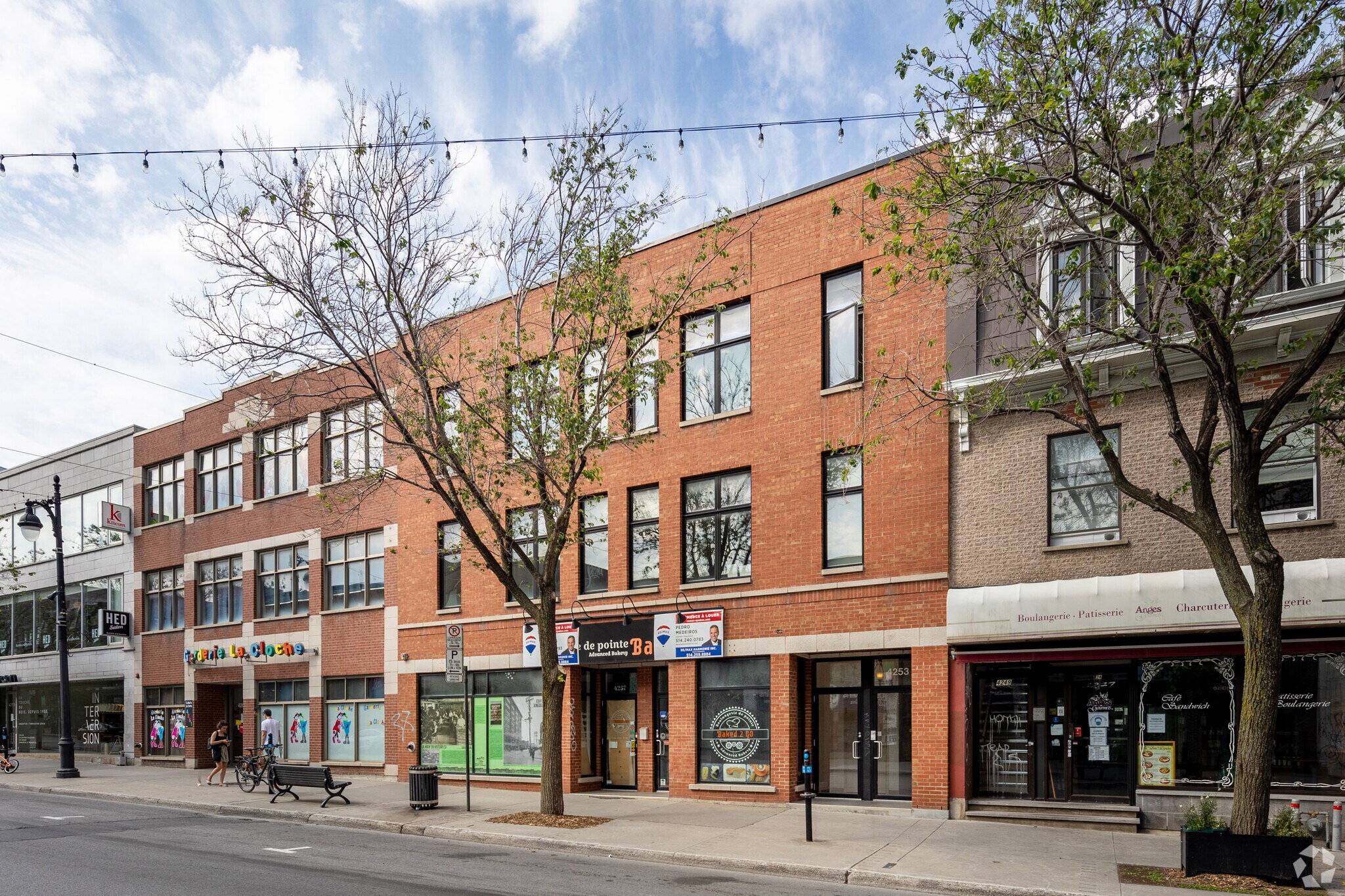 4255 Boul Saint-Laurent, Montréal, QC à vendre Photo du bâtiment- Image 1 de 1