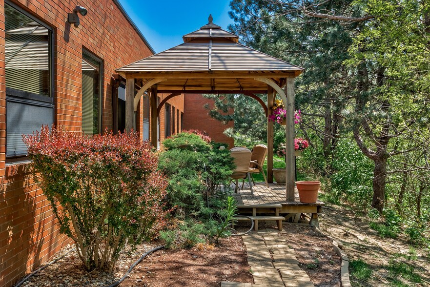 11235 Davenport St, Omaha, NE à louer - Photo du bâtiment - Image 3 de 11