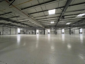 1 Avenue Du Pacifique, Les Ulis for lease Interior Photo- Image 2 of 4