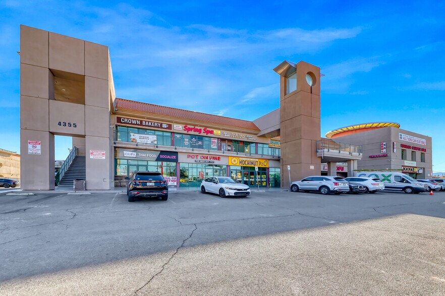 4355 Spring Mountain Rd, Las Vegas, NV à louer - Photo du bâtiment - Image 2 de 18