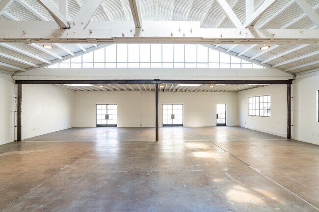 Plus de détails pour 4227 Whiteside St, Los Angeles, CA - Industriel à louer