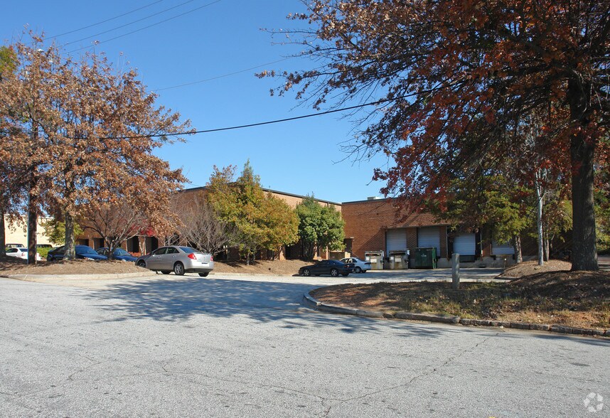 1554 Litton Dr, Stone Mountain, GA à louer - Photo du bâtiment - Image 3 de 4