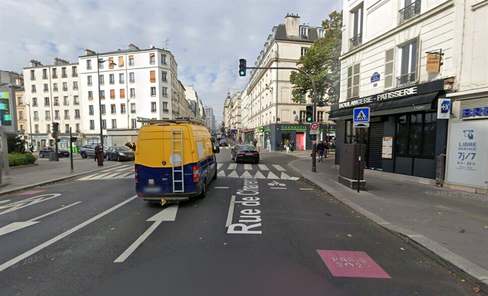 Retail in Paris for lease - Building Photo - Image 2 of 3