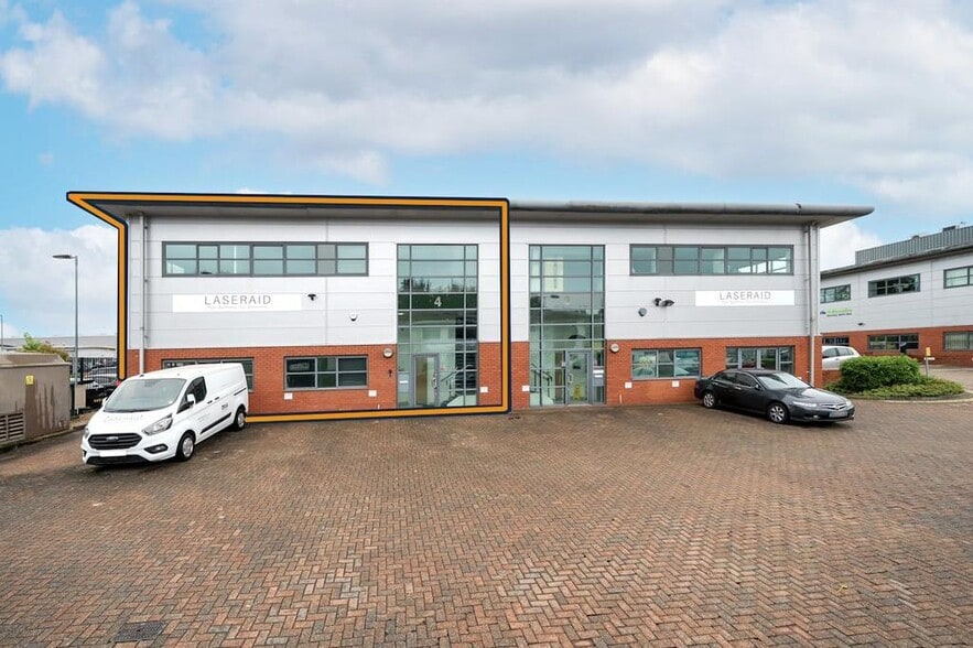 Manor Way, Borehamwood for lease - Building Photo - Image 2 of 10