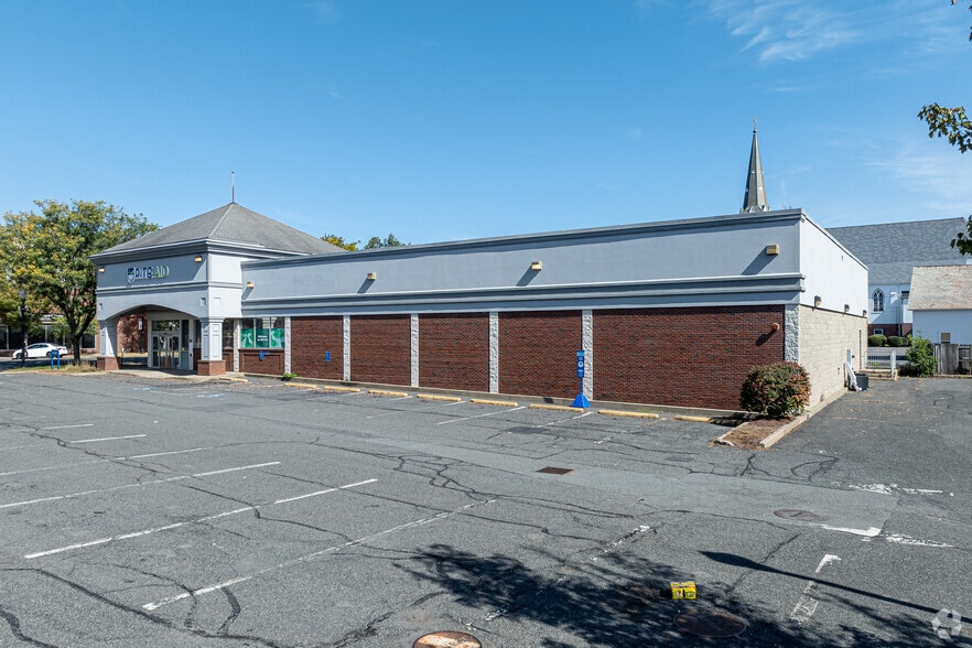 107 Main St, Greenfield, MA for lease - Building Photo - Image 2 of 12