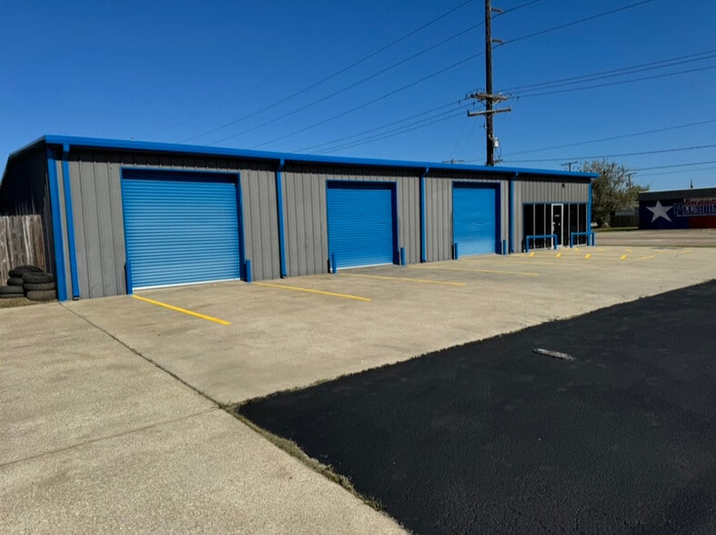 4010 Main Ave, Groves, TX for lease - Building Photo - Image 1 of 9