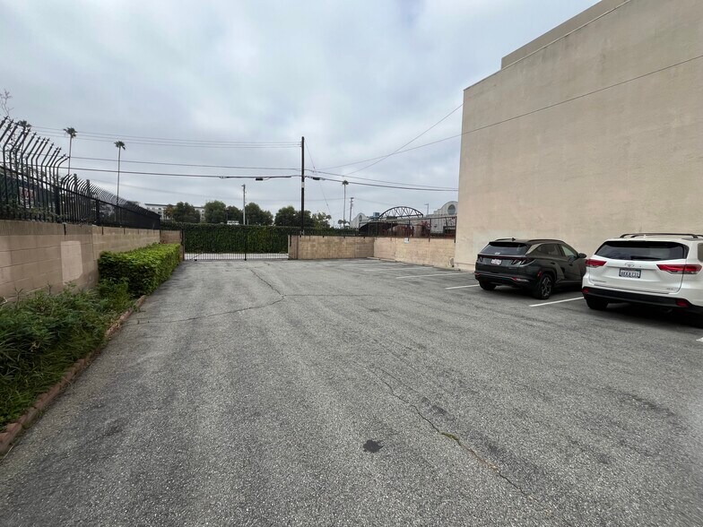 1654 E 4th St, Santa Ana, CA à vendre - Photo du bâtiment - Image 3 de 21